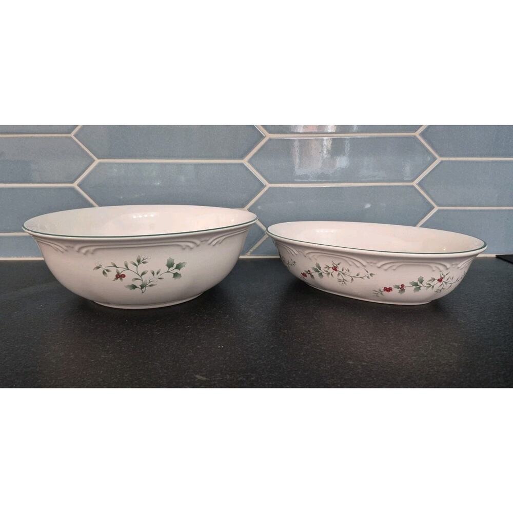 Vintage Pfaltzgraff Winter Berry Holiday Christmas Oval Serving Bowls Set Of 2